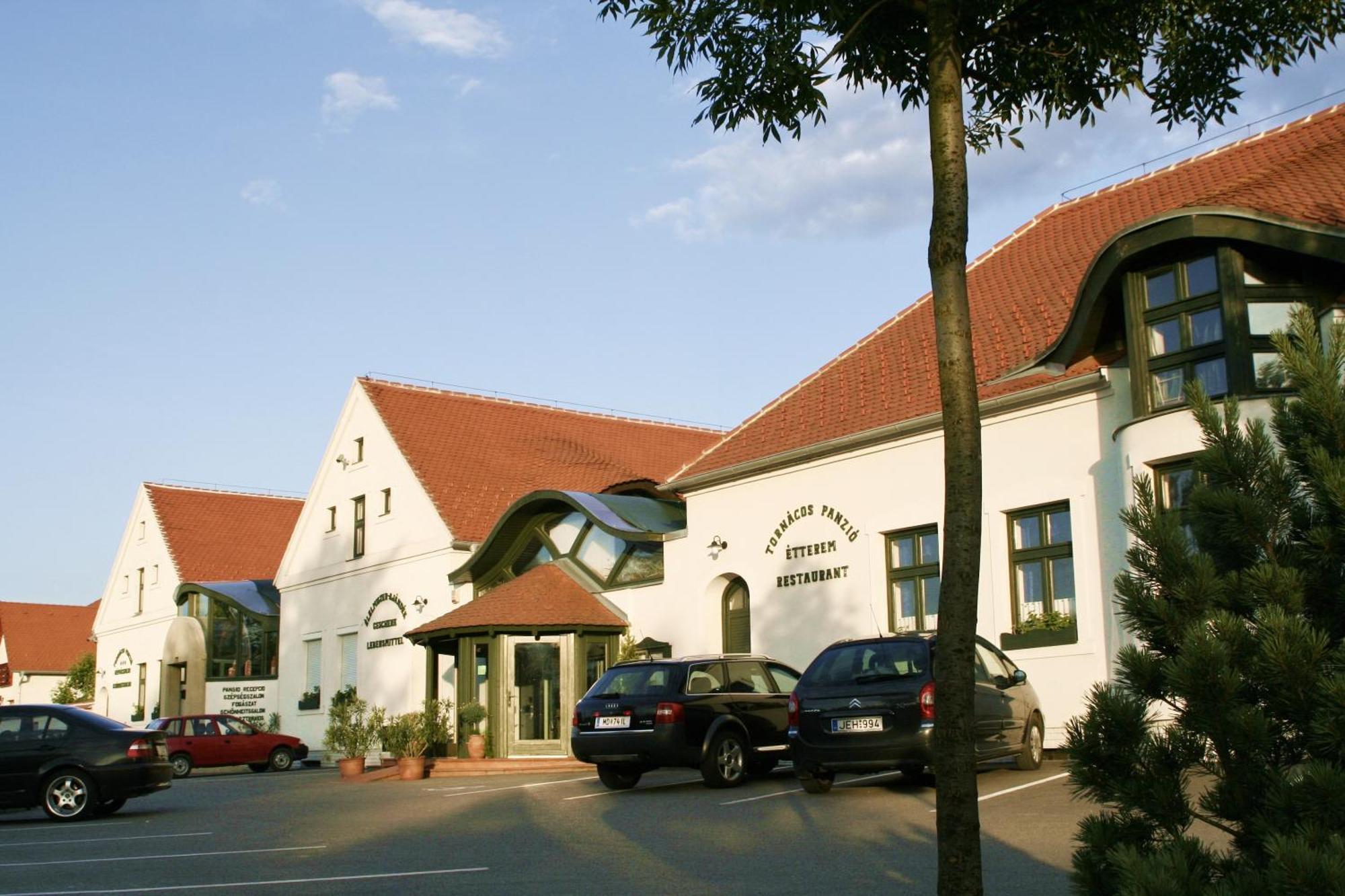Tornacos Hotel - Hegykő Екстериор снимка