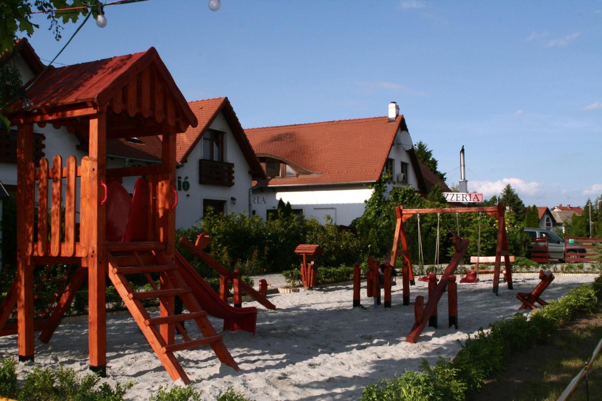 Tornacos Hotel - Hegykő Екстериор снимка