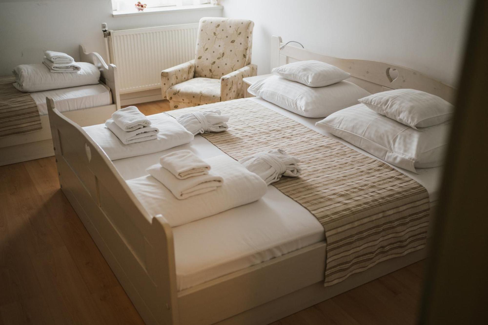 Tornacos Hotel - Hegykő Екстериор снимка